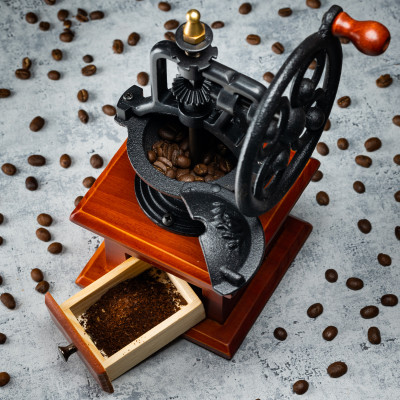 Młynek do kawy, żeliwo-drewno Kinghoff